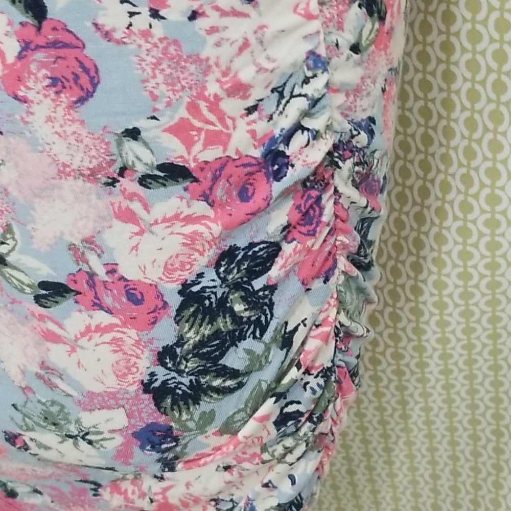 🎉2x HOST PICK🎉Floral Motherhood Maternity Rouged Dress - Picture 3 of 7
